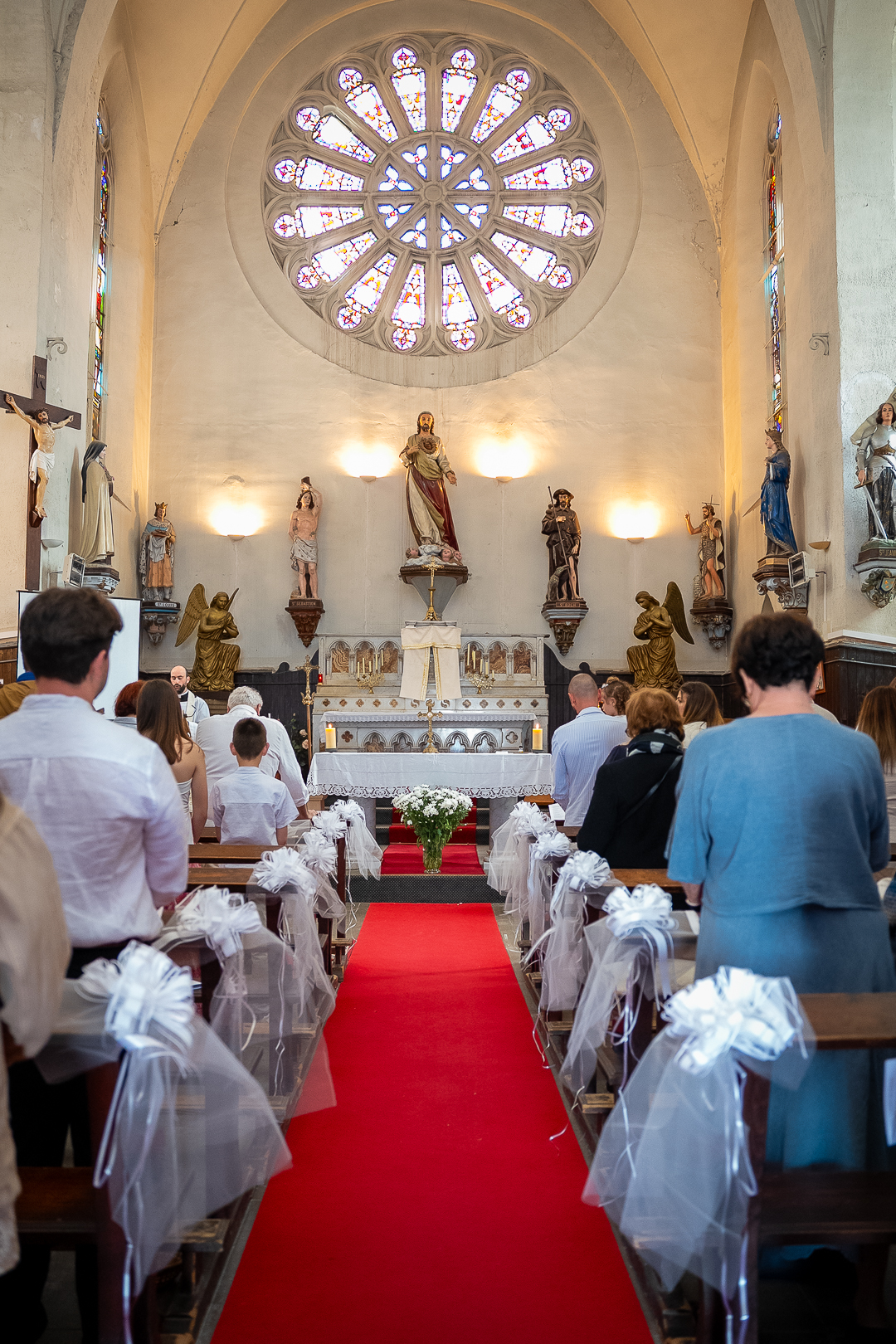 Cérémonie à l'église photographiée par Sofy Photography, photographe baptême Perpignan